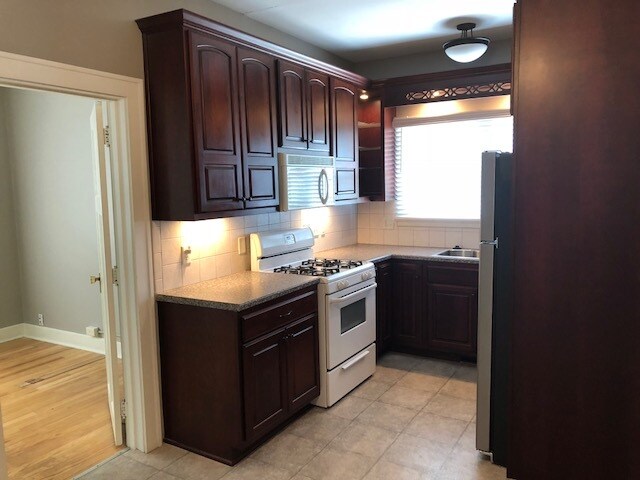 Foto del edificio - 331 Melrose Ct