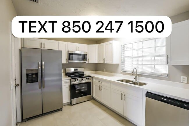Foto del edificio - 4685 NW 113th Terrace