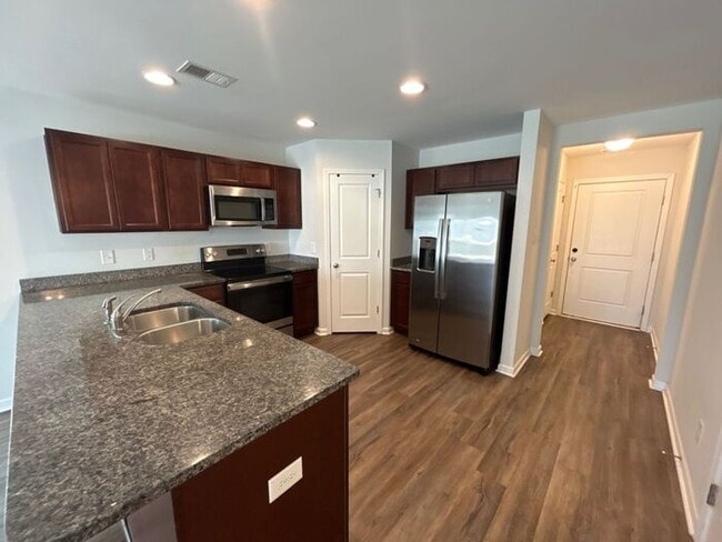Building Photo - 424 Keeble Dr