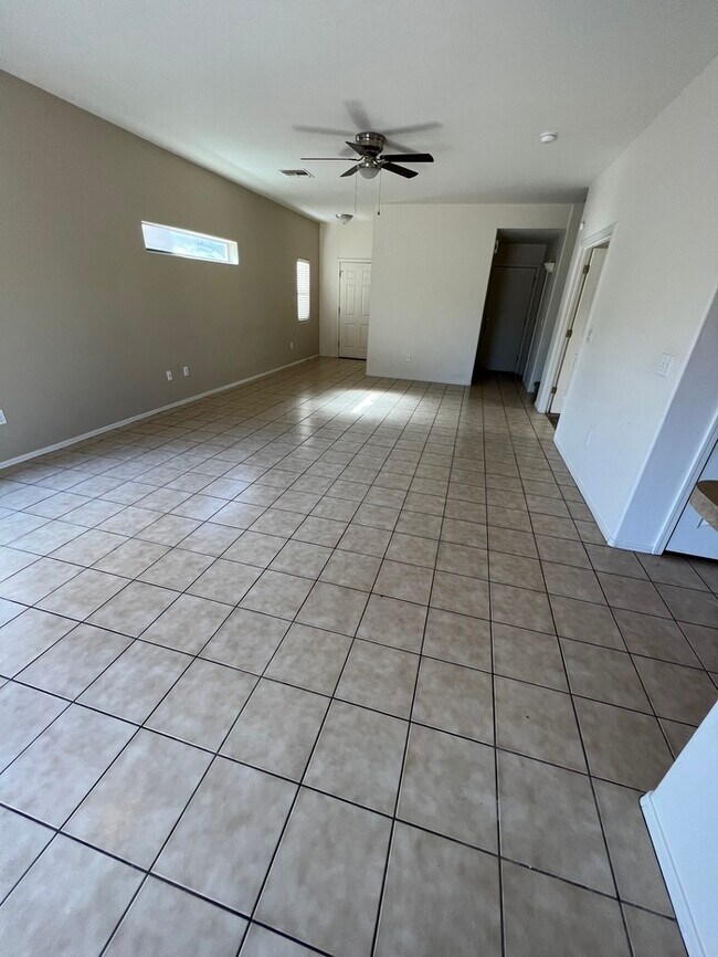 Foto del edificio - HOUSE FOR RENT