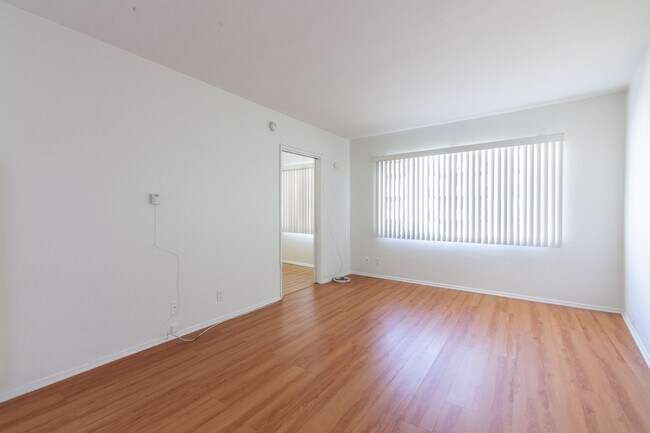 Foto del edificio - 667-669-669 Levering Ave
