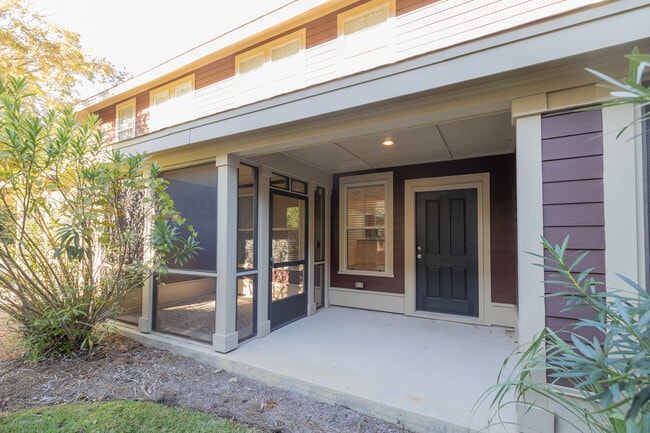 Building Photo - 5562 Colonial Chatsworth Cir