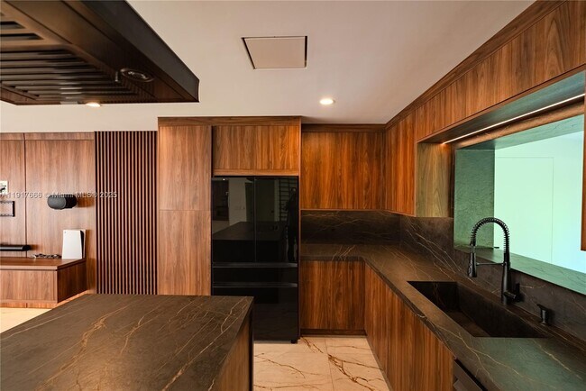 Foto del edificio - 3711 Battersea Rd