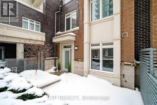 Photo du bâtiment - 370 Square One Dr