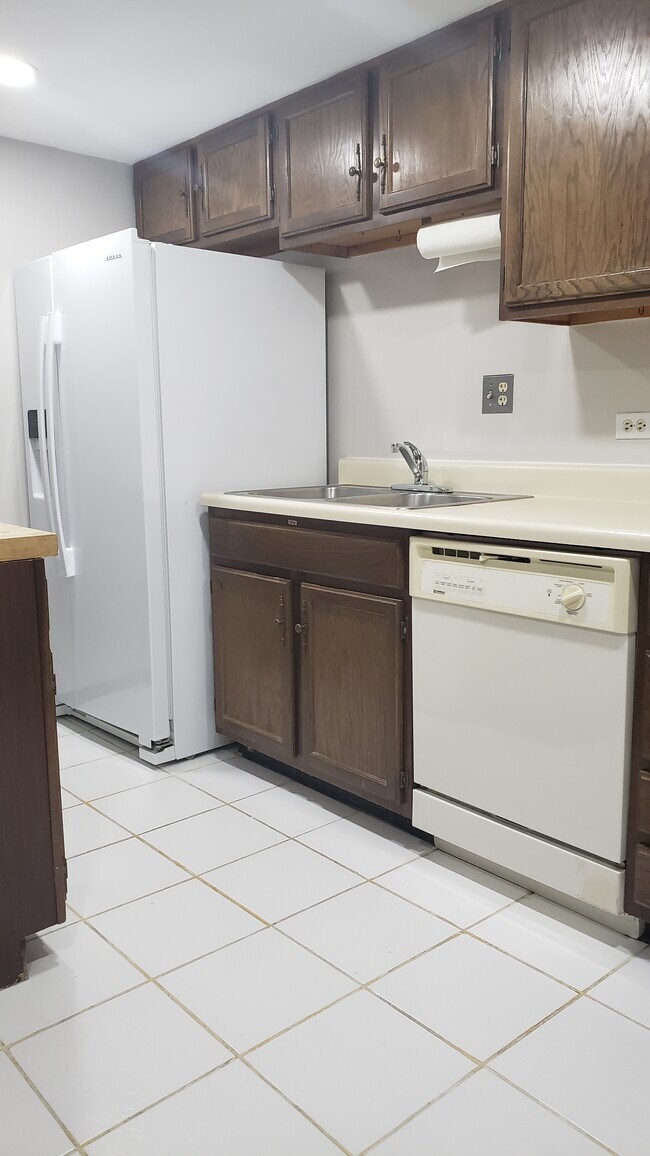 Kitchen - 2086 Saint Johns Ave