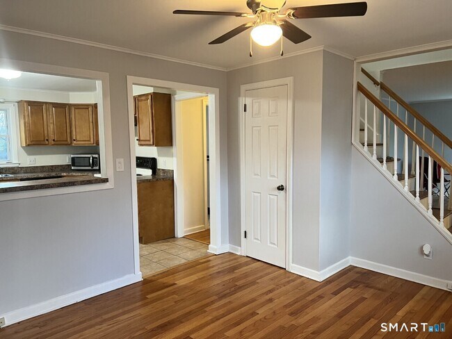 Foto del edificio - 23 Pinewood Rd