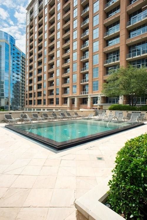 Foto del edificio - 2215 Cedar Springs Rd