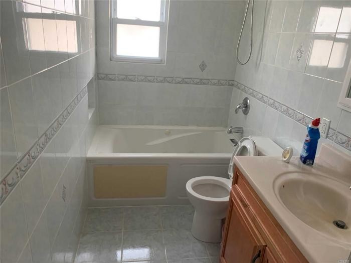 Foto del edificio - 3 bedroom in Jamaica NY 11412