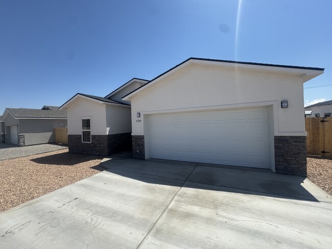 Building Photo - 2709 W Onyx St