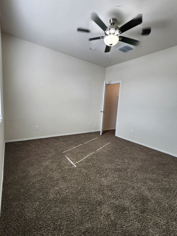 Building Photo - 1058 W Chimes Tower Dr