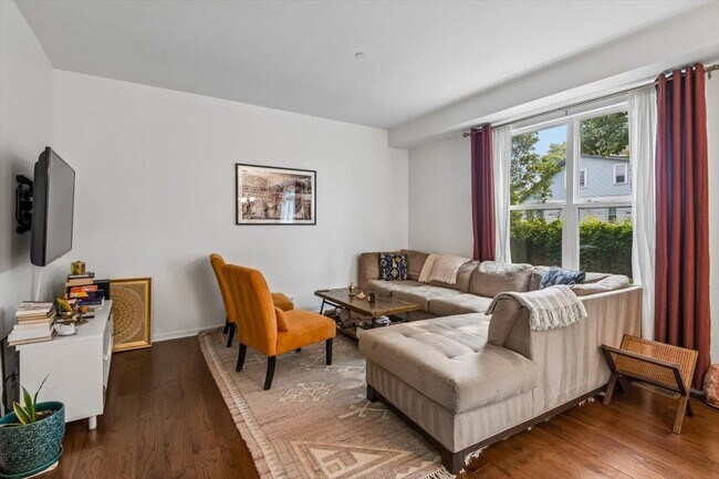 Foto del edificio - 2419 Birch St