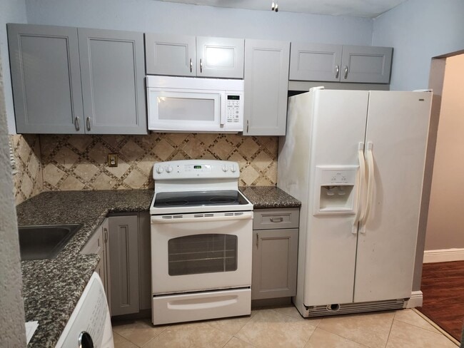 Building Photo - 2040 NW 81st Ave