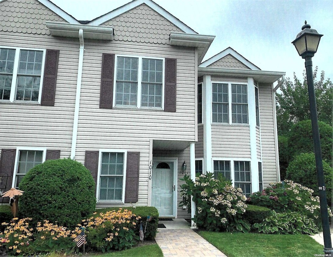 1011 Madeira Blvd, Melville, NY 11747 Condo for Rent in Melville, NY