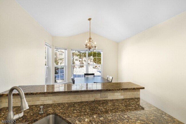 Foto del edificio - 12 Woodmont Dr