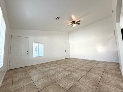 Foto del edificio - 7733 Walpole Ave