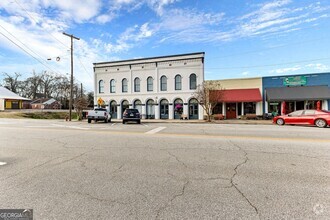 Building Photo - 16 Main St