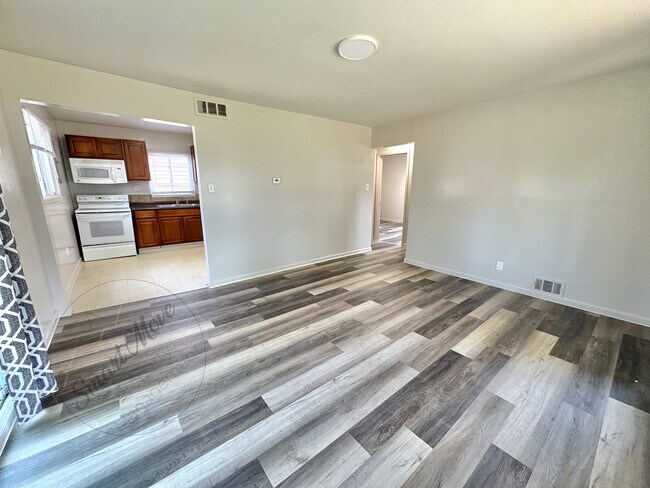 Foto del edificio - 14449 Myrand St