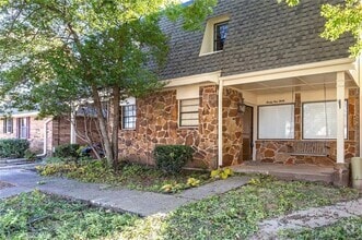 Building Photo - 2930 Colonial Ln