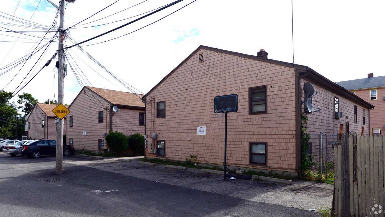 Building Photo - 7-19 Tappan St
