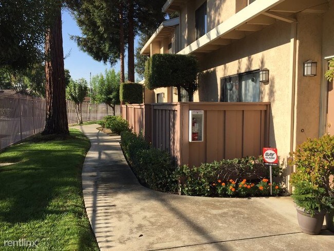 Building Photo - 1501 Grove Way