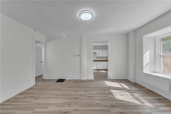 Foto del edificio - 1753 E 30th St