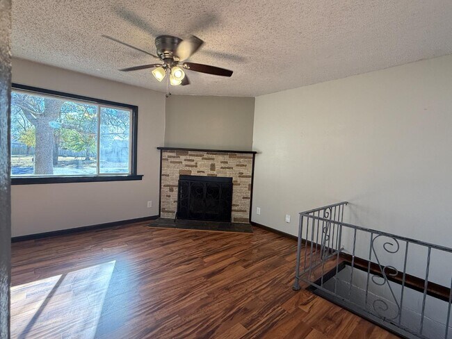 Foto del edificio - 5902 W Franklin St