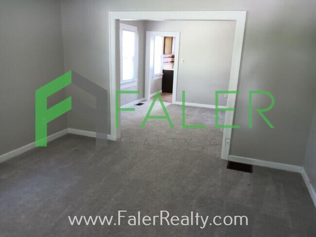 Building Photo - Beautiful Bungalow Ready Now!