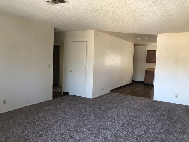 Building Photo - 2081 Rosamond Ave