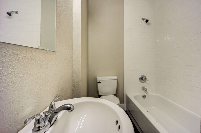 Foto del edificio - Freshly Updated 3 Bedroom Home