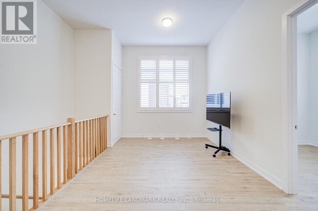 Building Photo - 33 Golden Fern St