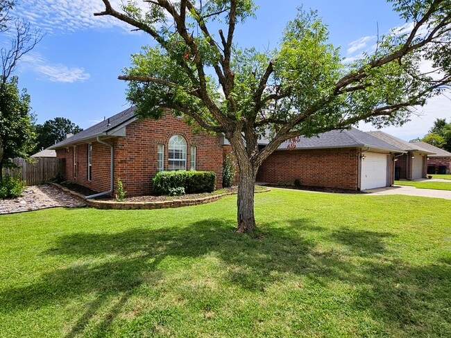 Building Photo - 18120 Chestnut Oak Dr