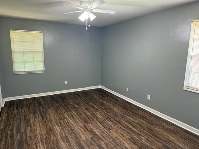Building Photo - NE HOME IN EASTGATE