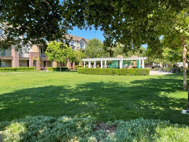 Foto del edificio - Newer Single Family Home in Excellent Sout...