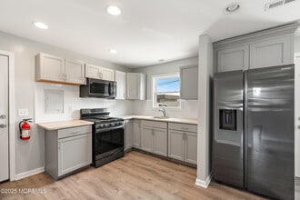 Building Photo - 40 Bay Shore Dr