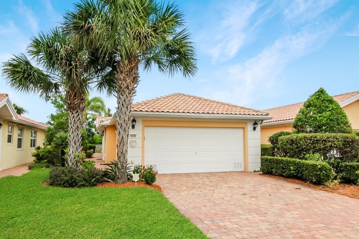 Primary Photo - Annual Villa for Rent in Island Walk