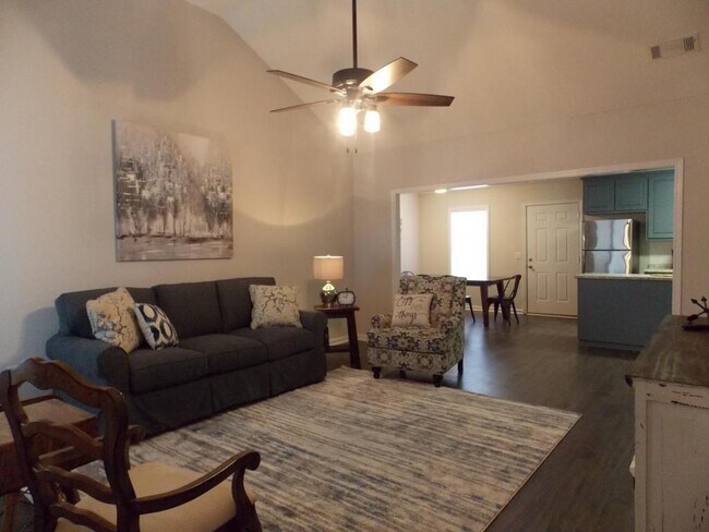 Foto del edificio - Fall 2020-2016 Talons Lake Drive