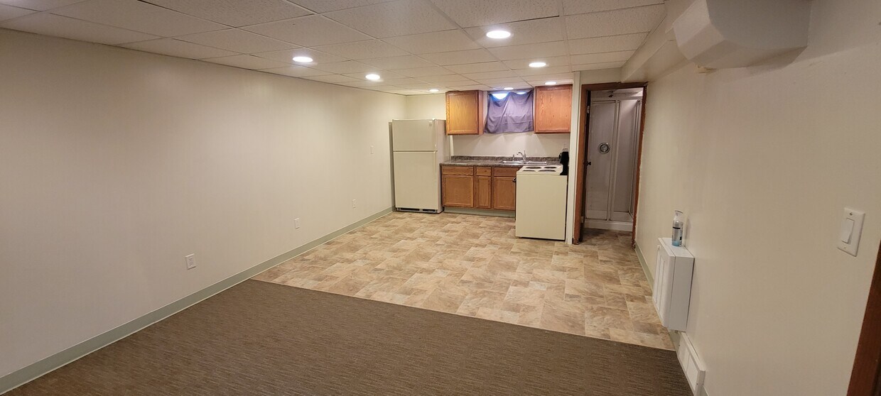 925 Madison St Unit 3, Vermillion, SD 57069 Apartments in Vermillion