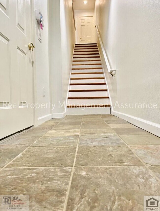 Photo - 10275 NW Alder Grove Ln House