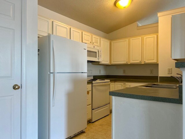 Foto del edificio - 1034 Ivy Glen Dr