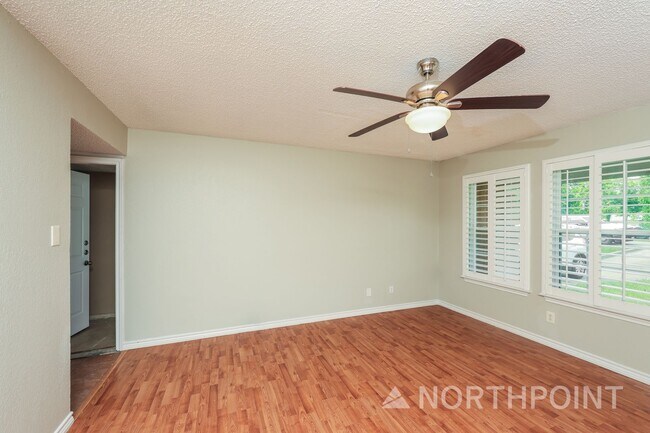 Foto del edificio - 3 BR/2BA | Newly Renovated Single Family Home | Great backyard| In Forney!