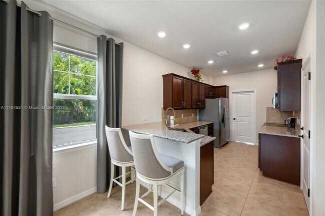 Building Photo - 1030 Eucalyptus Dr