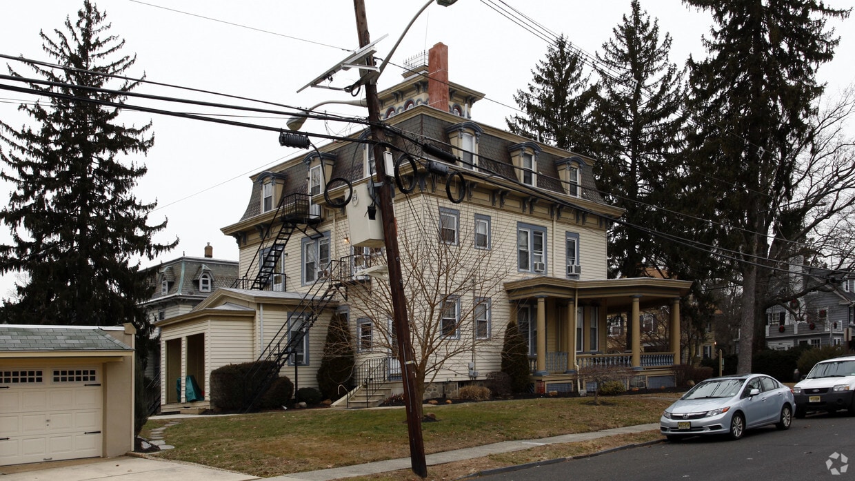 Building Photo - Linden Hall