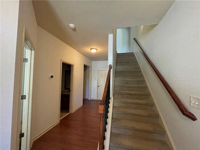 Building Photo - 800 Village Field Ct NW