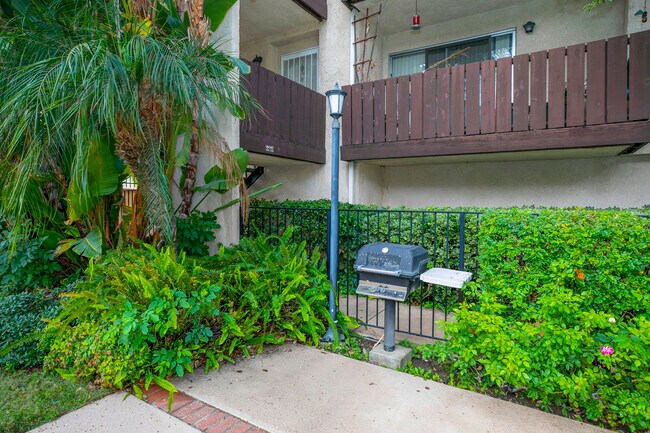 Foto del edificio - 14990 Victory Blvd