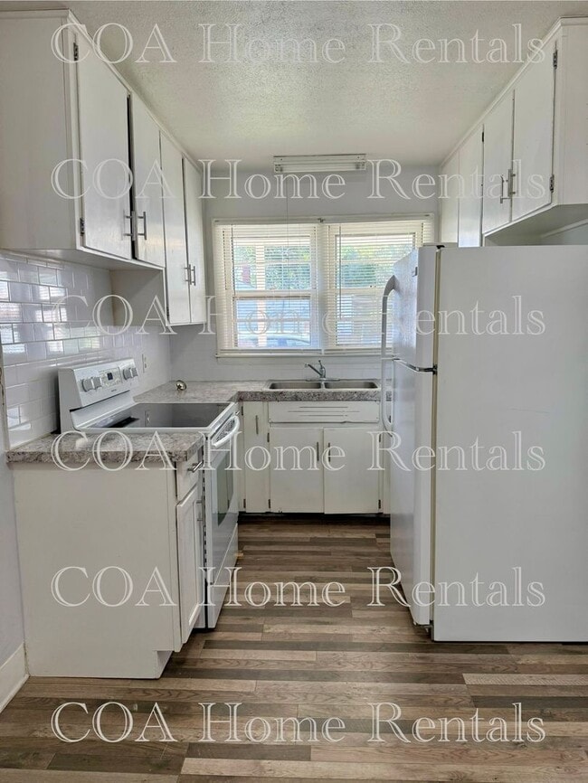 Building Photo - North East duplex