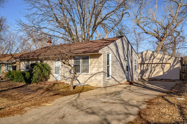 Building Photo - 7622 Sherman Dr