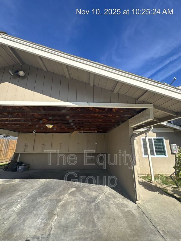 Foto del edificio - 806 Monarch Cir