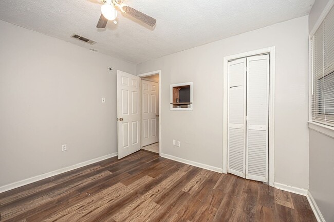 Building Photo - Cute Rental Home
