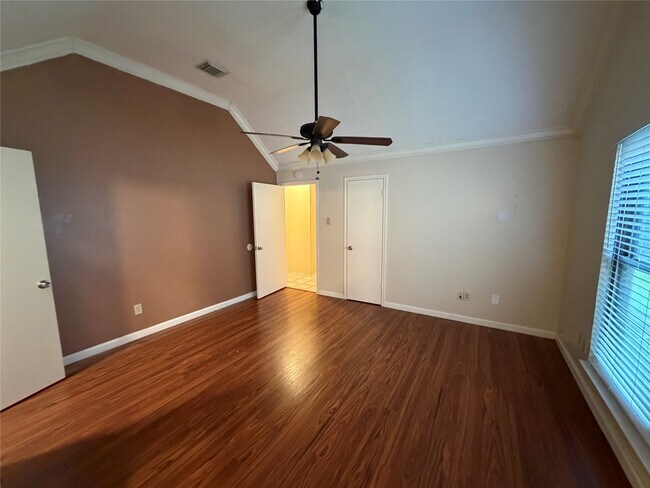 Building Photo - 1423 Elkwood Dr