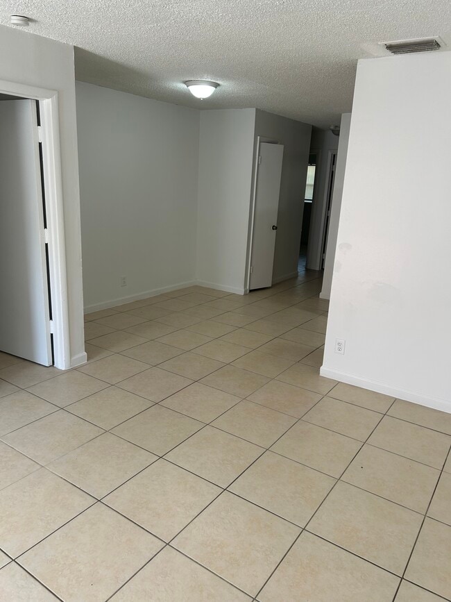 Building Photo - 5634 NW 27th Ct